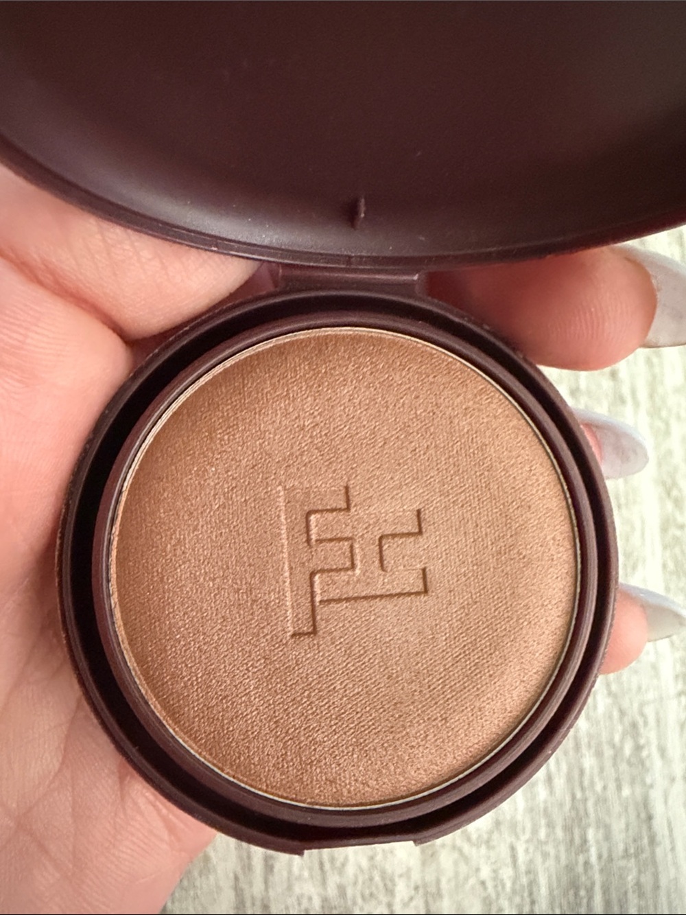 Fara Homidi Radiant Bronze Pressed Bronzer refill - Warm Gold Bronze shade Roma